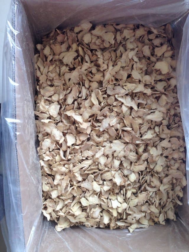 dehydrated ginger flakes